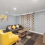 Stylish 2-Bedroom Apartment Near Toyota Center And Med Center