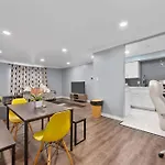 Stylish 2-Bedroom Apartment Near Toyota Center And Med Center