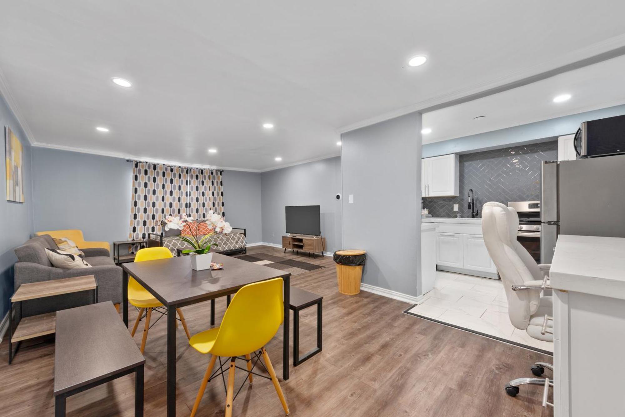 Stylish 2-bedroom Near Toyota Center And Med Center Apartment *