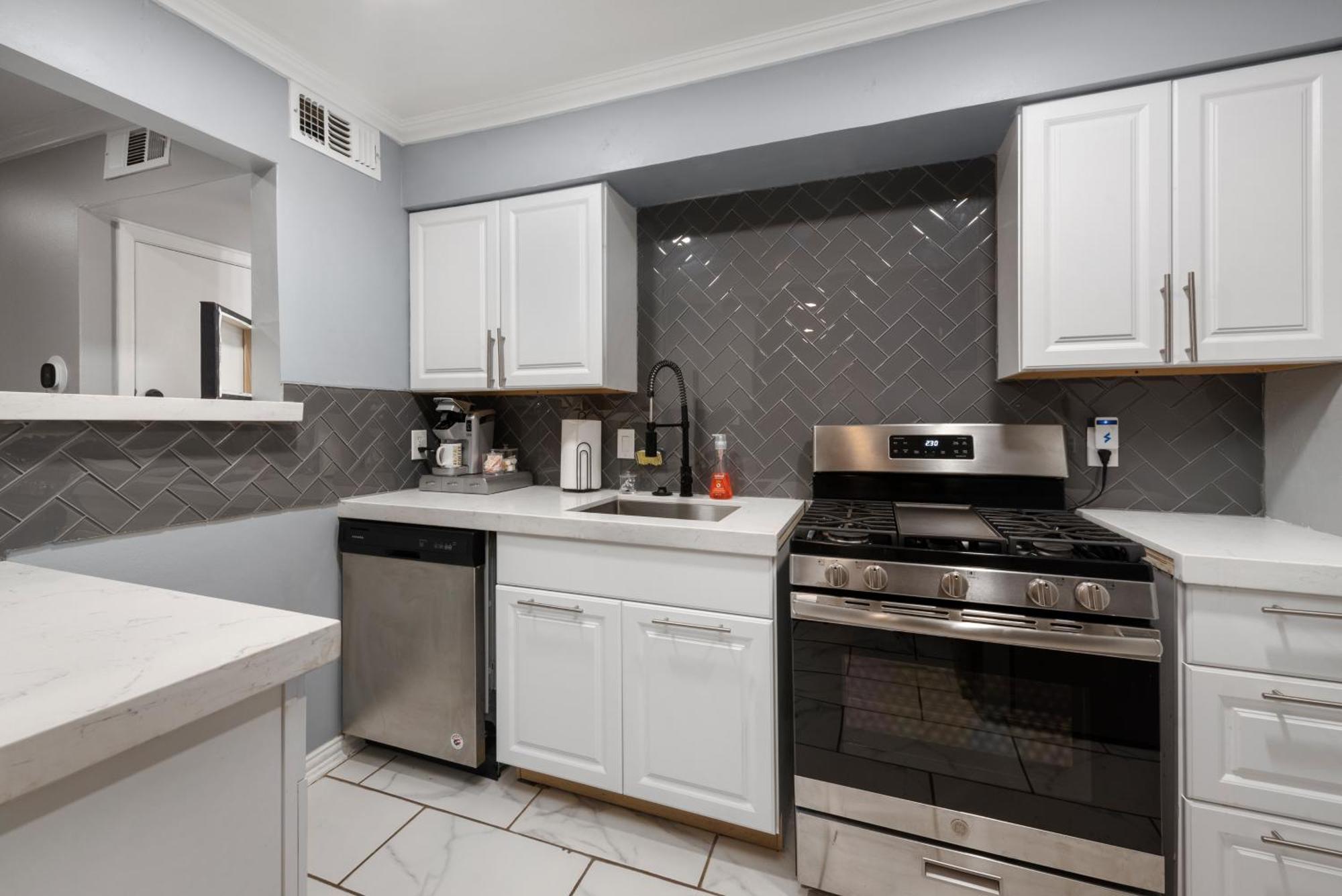 Apartment Stylish 2-bedroom Near Toyota Center And Med Center