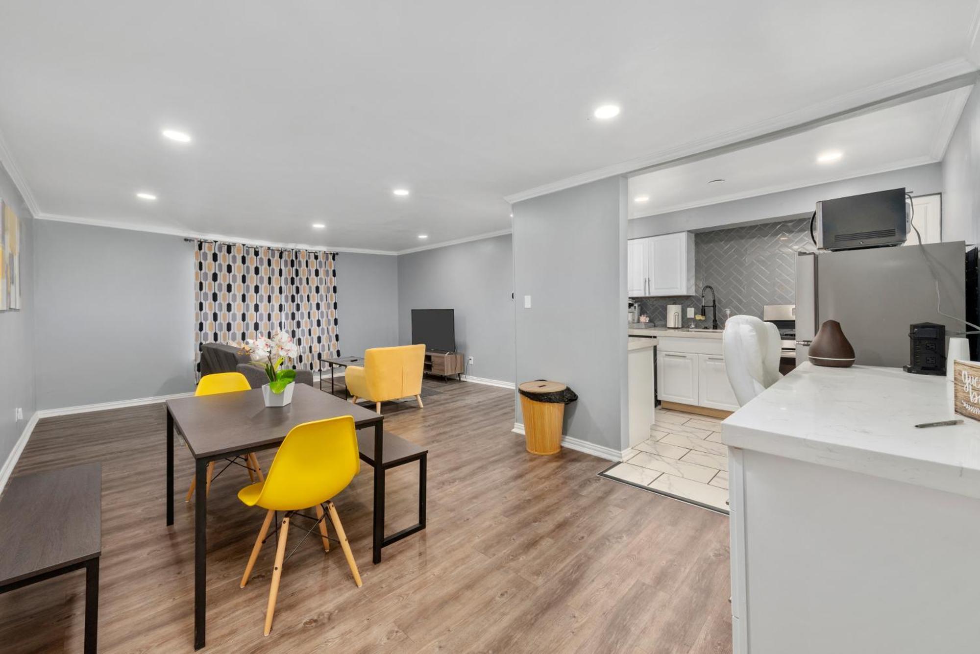 Stylish 2-bedroom Near Toyota Center And Med Center Apartment *