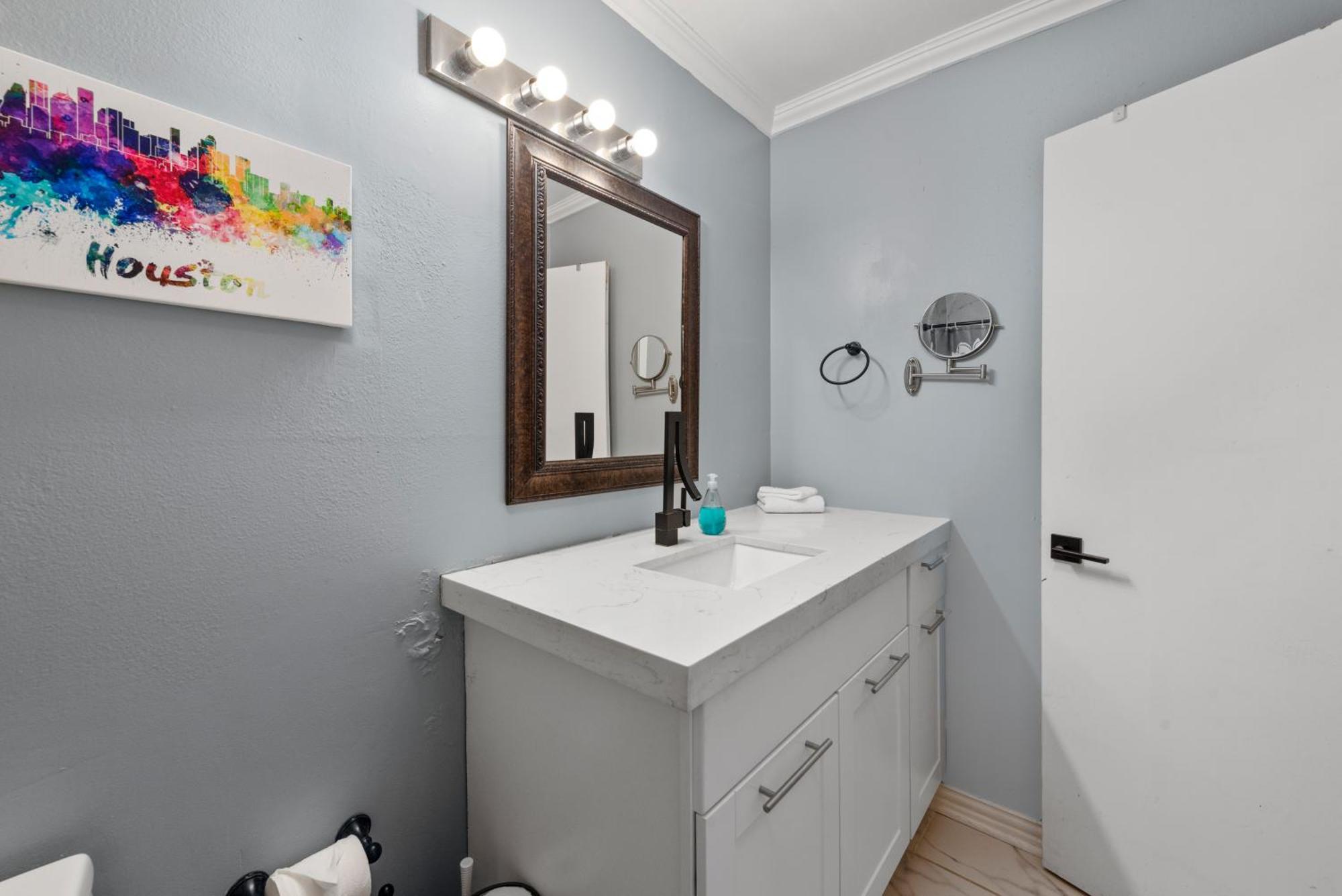 Apartment Stylish 2-bedroom Near Toyota Center And Med Center *